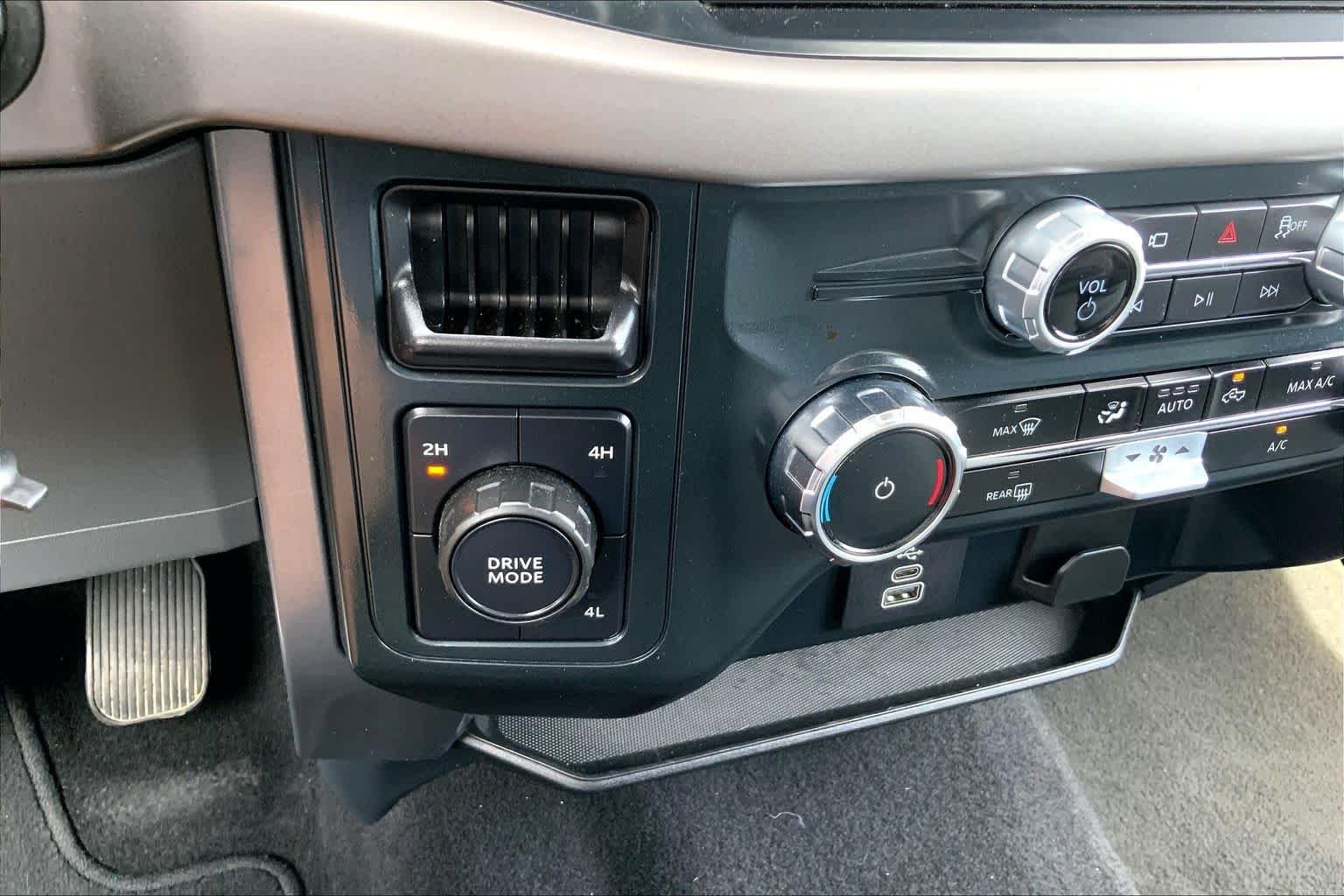 Used 2025 Carbonized Gray Metallic Ford XLT image 35