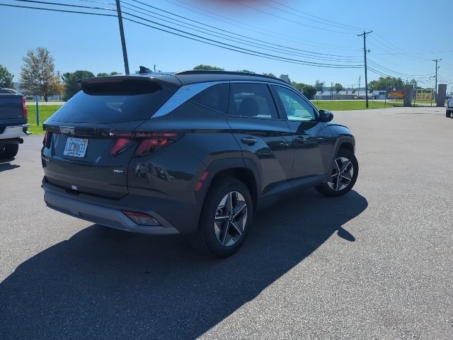 Used 2025  Hyundai SEL image 11