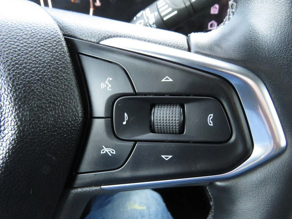 Used 2024 Summit White Chevrolet LT image 32
