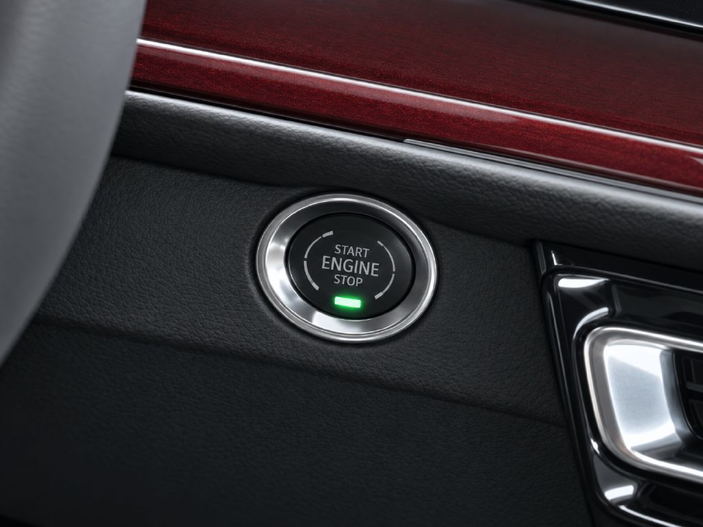 Used 2025 Gray Chevrolet Z71 image 12