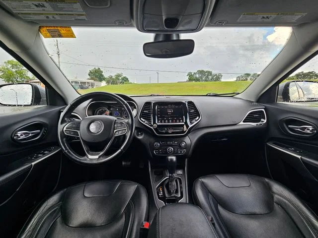 Used 2019 Silver Jeep Limited image 12