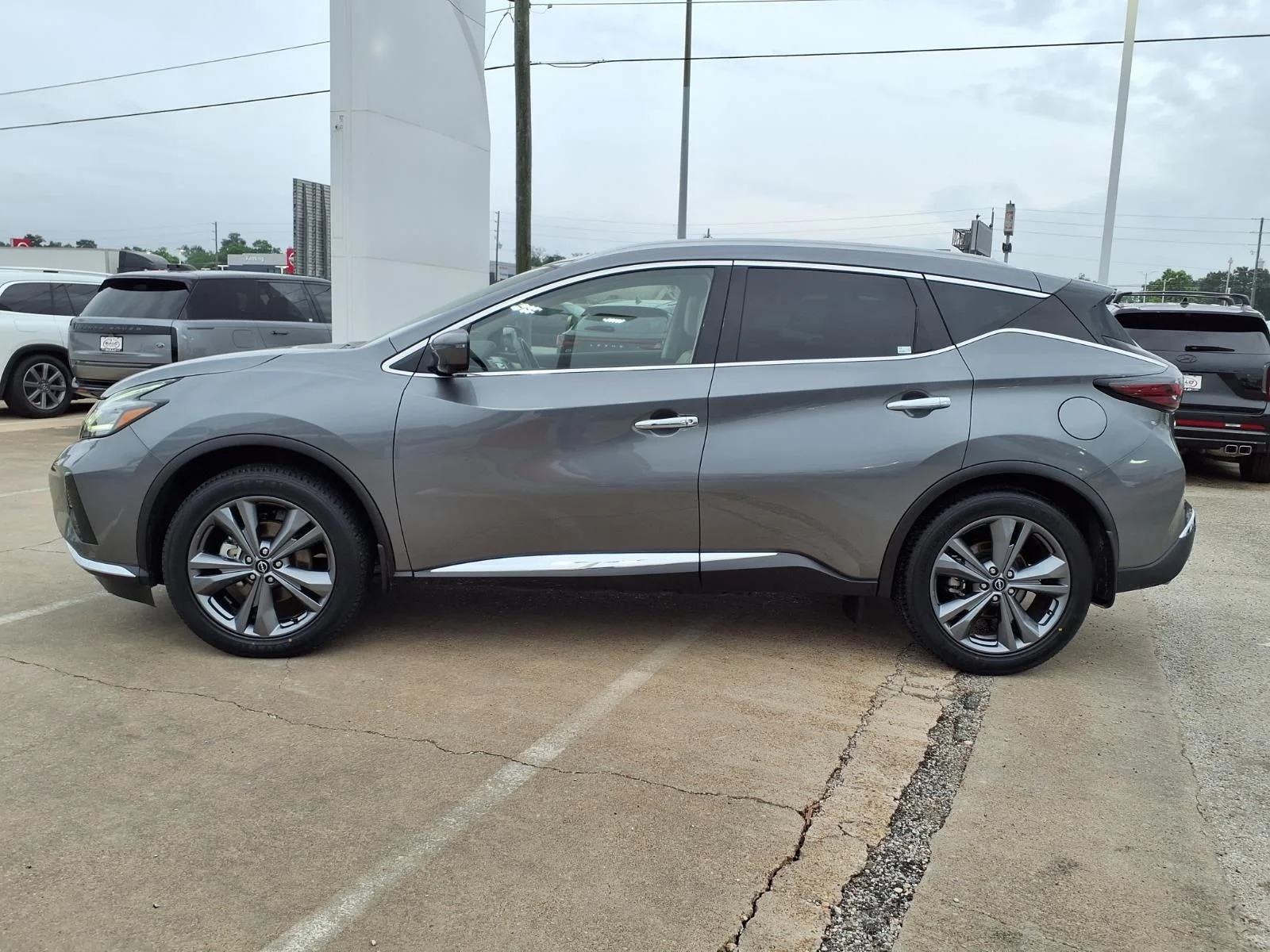 Used 2023 Gray Nissan Platinum image 9