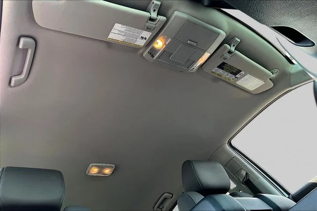 Used 2018 White Toyota SR5 image 27
