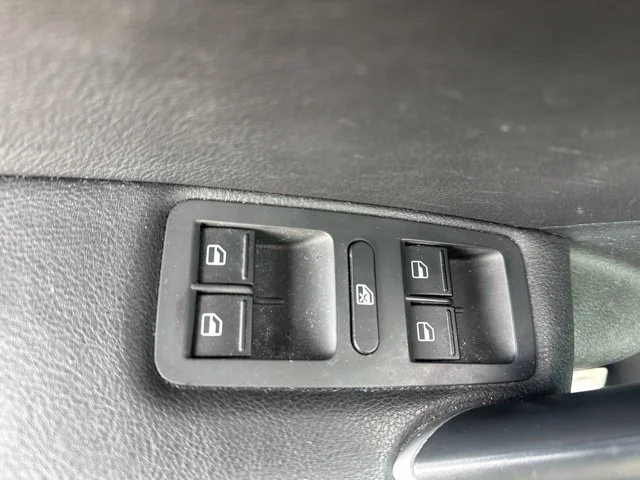 Used 2018 Black Volkswagen 2.0T SEL Premium image 15