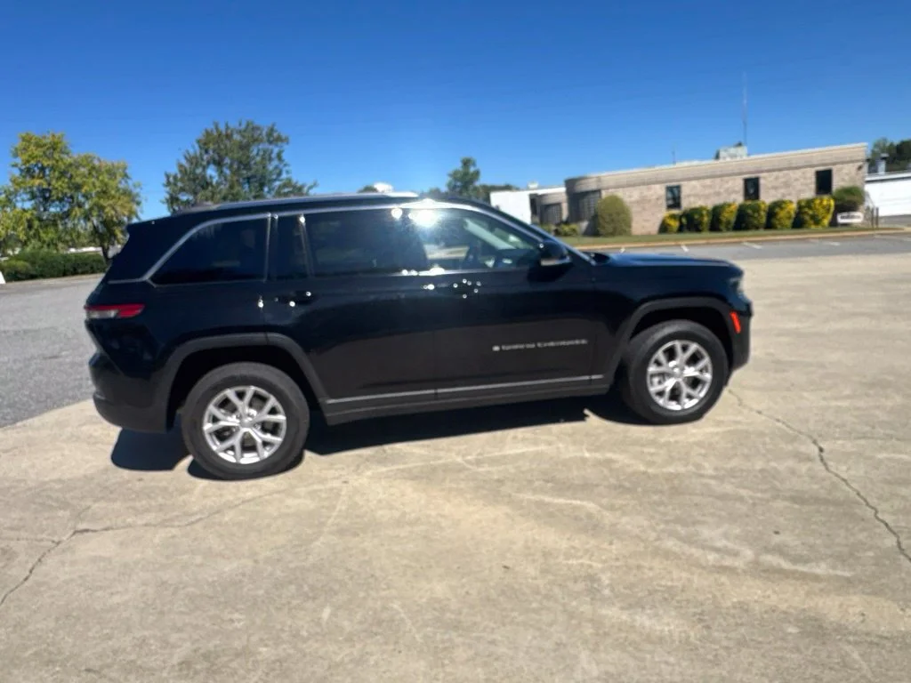 Used 2022 Black Jeep Limited image 12