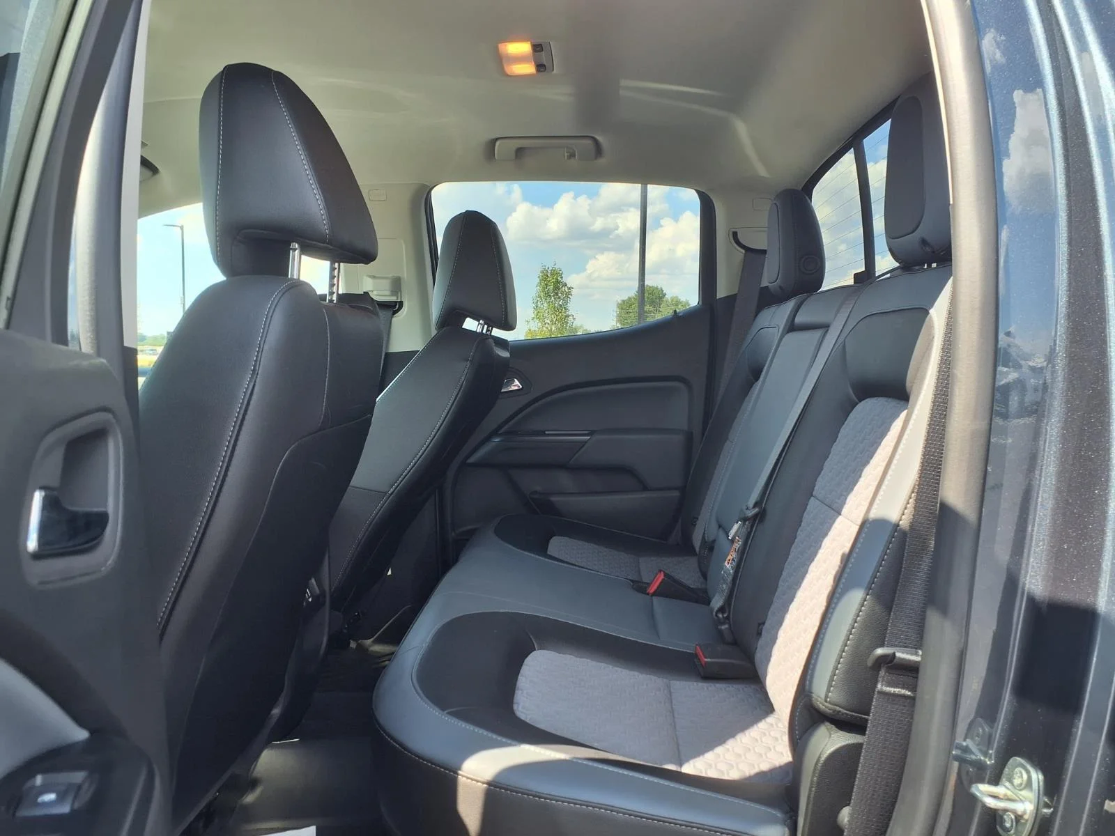 Used 2020 Shadow Gray Metallic Chevrolet 4WD Z71 image 18
