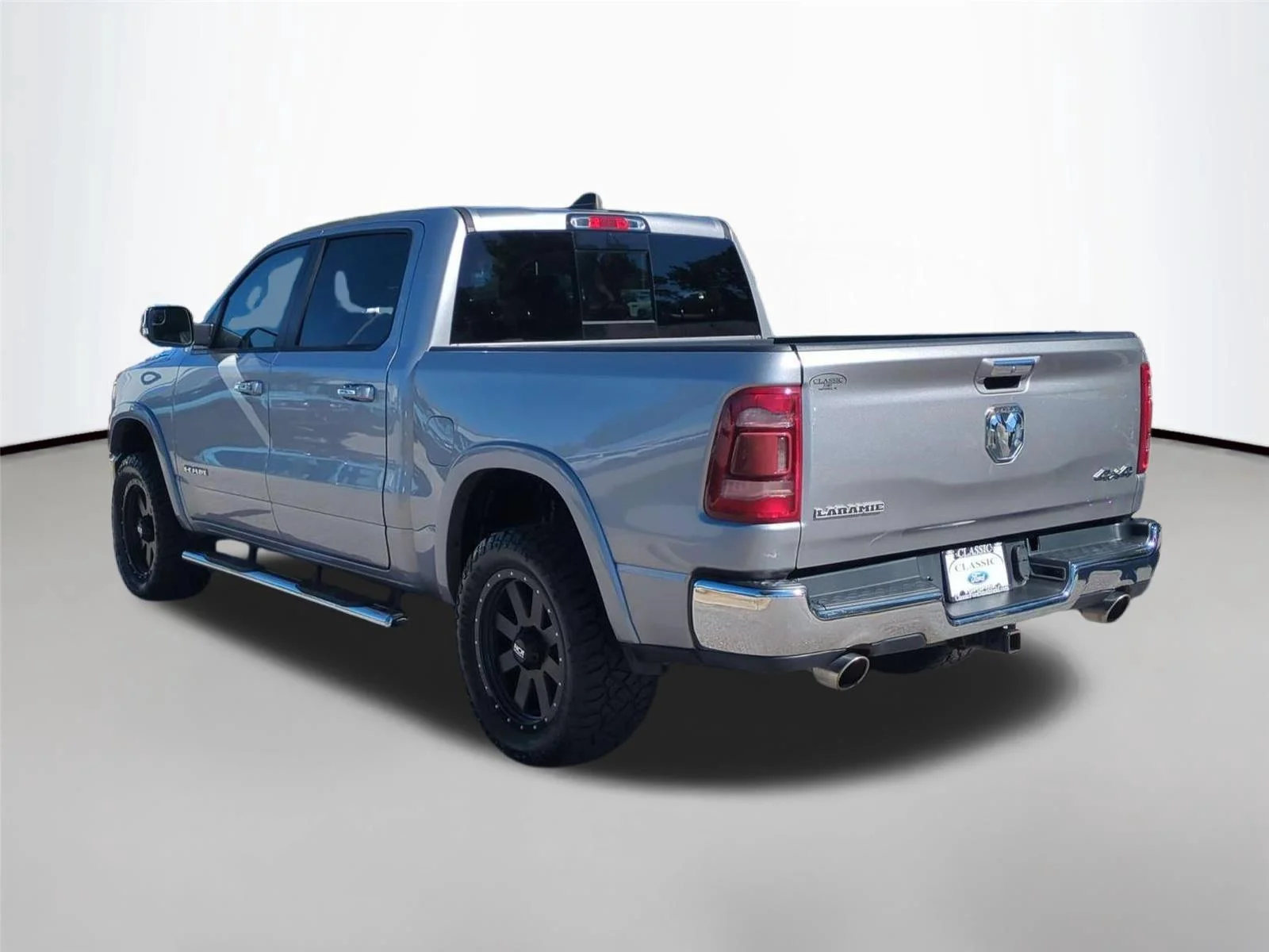 Used 2019 Billet Silver Metallic Clearcoat Ram Laramie image 3