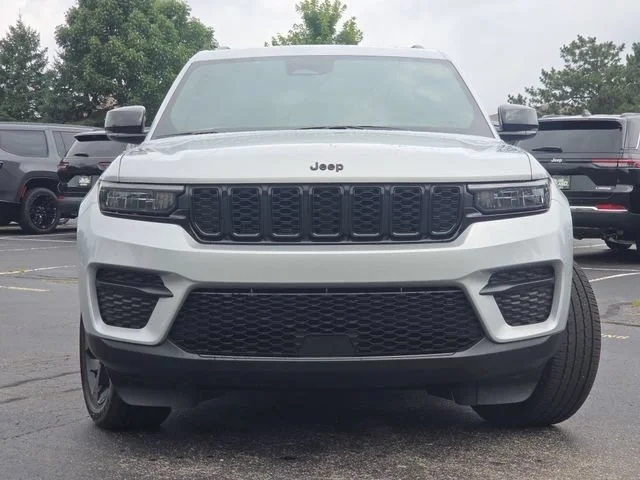 Used 2024 Silver Zynith Jeep Altitude X image 3