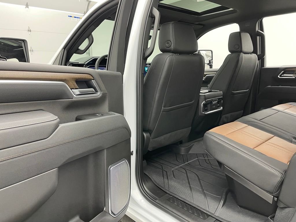 Used 2026 Summit White Chevrolet High Country image 44