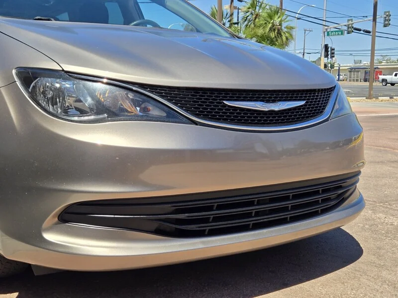 Used 2017 Molten Silver Chrysler Touring image 5