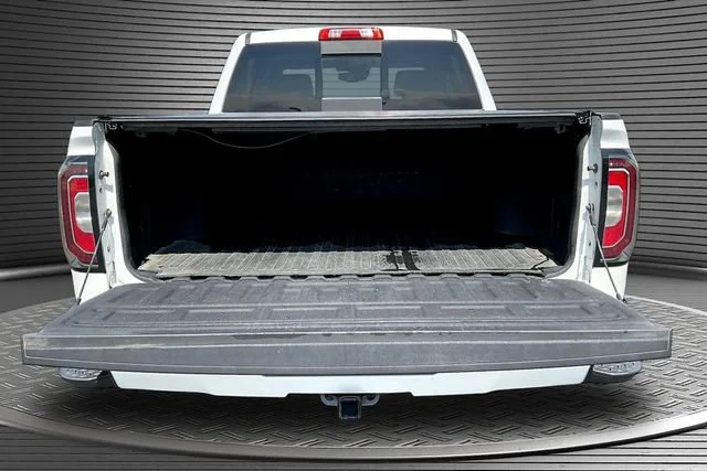 Used 2018 WHITE FROST TRICOAT GMC Denali image 7