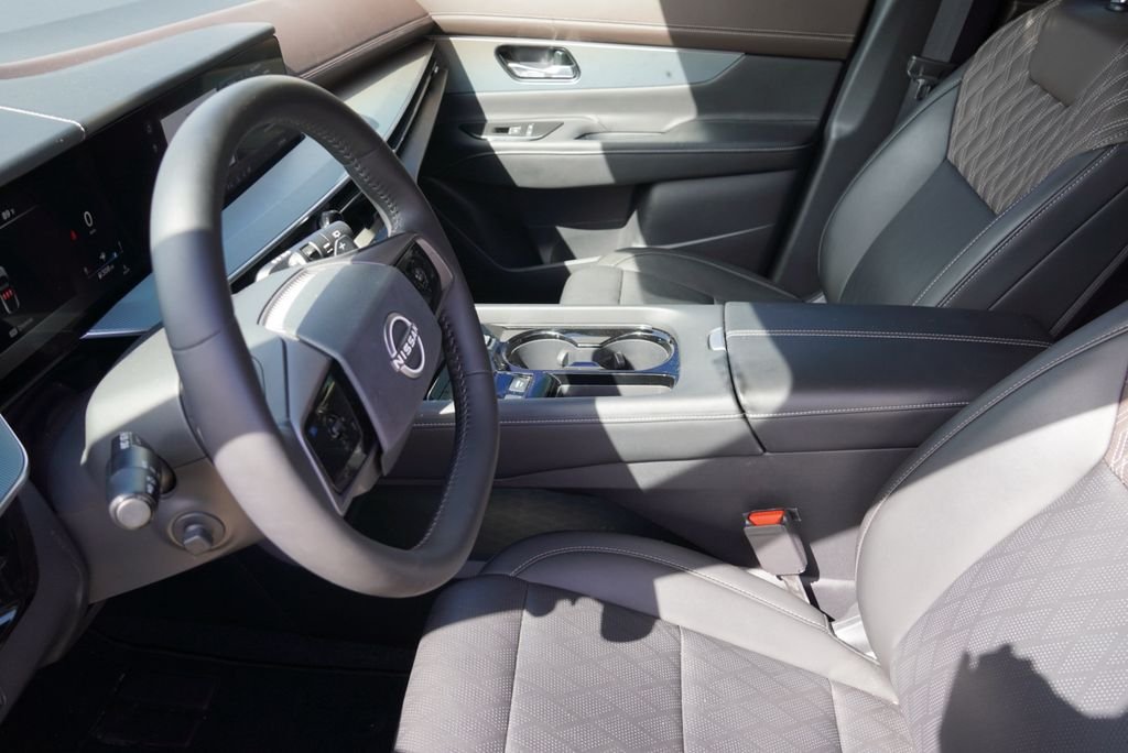 Used 2025 Black Nissan Platinum image 20