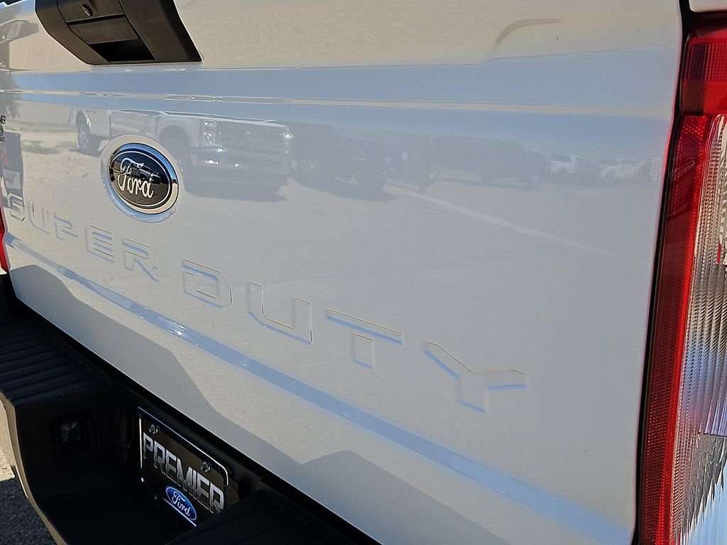 Used 2025 Oxford White Ford XLT image 15