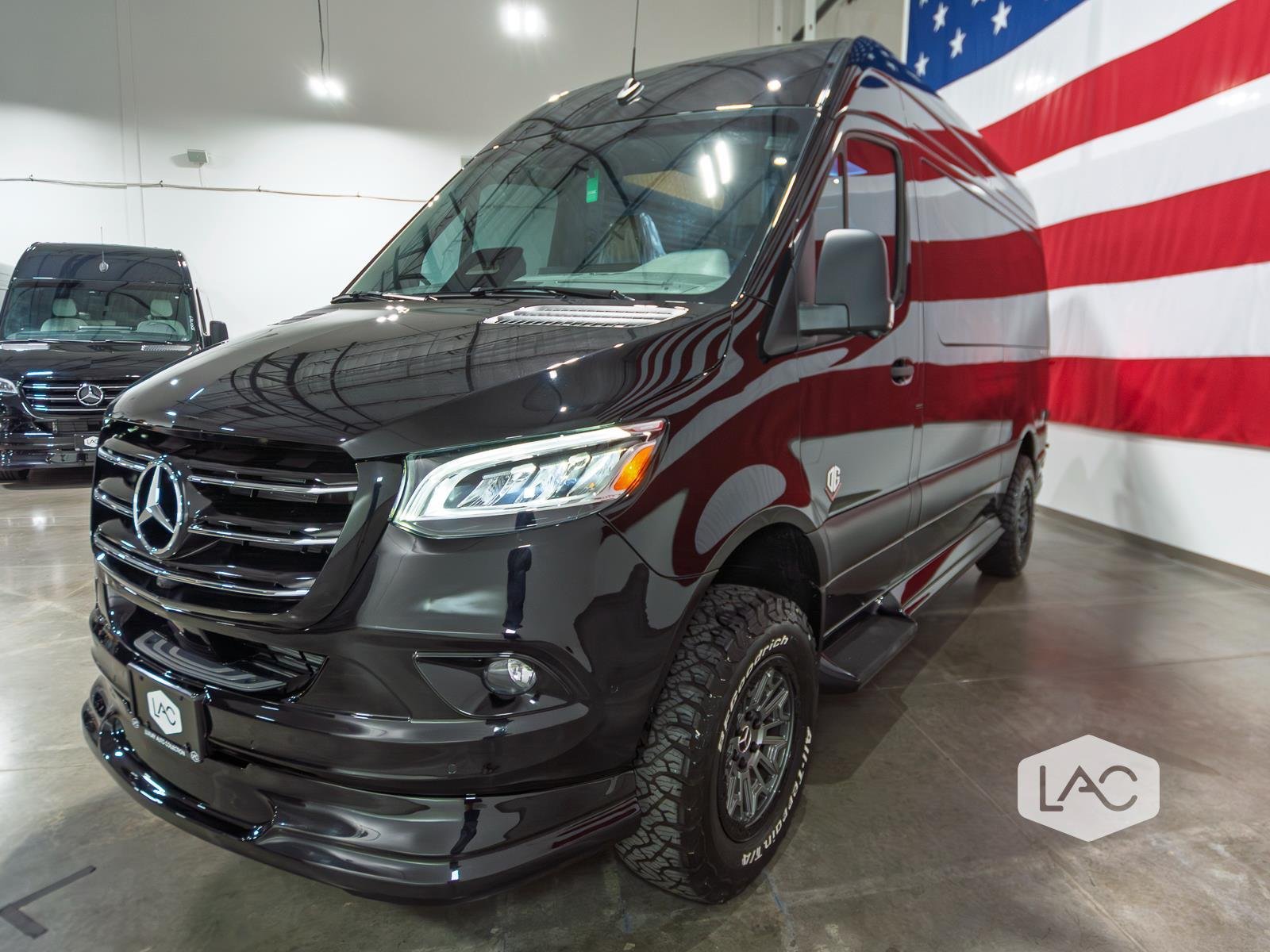 New 2026 BLACK OGV LUXURY COACH AWD 144 | ADV PKG 1.1 | PetSafe image 22