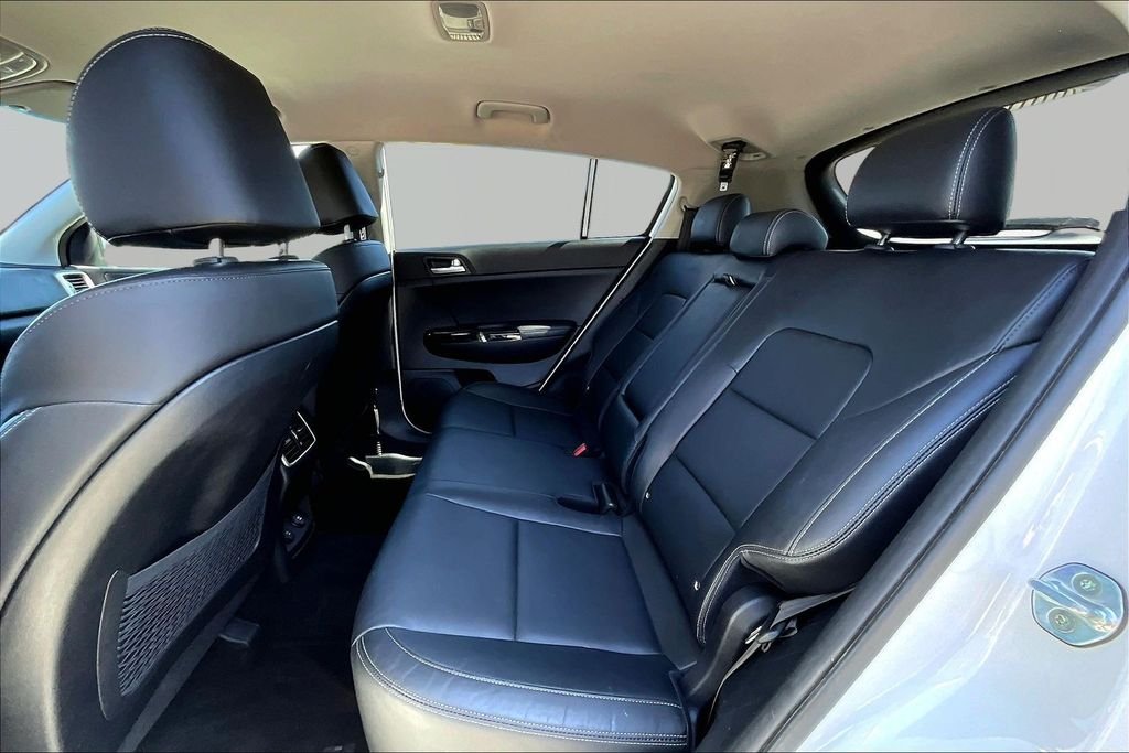 Used 2018 White Kia EX image 23