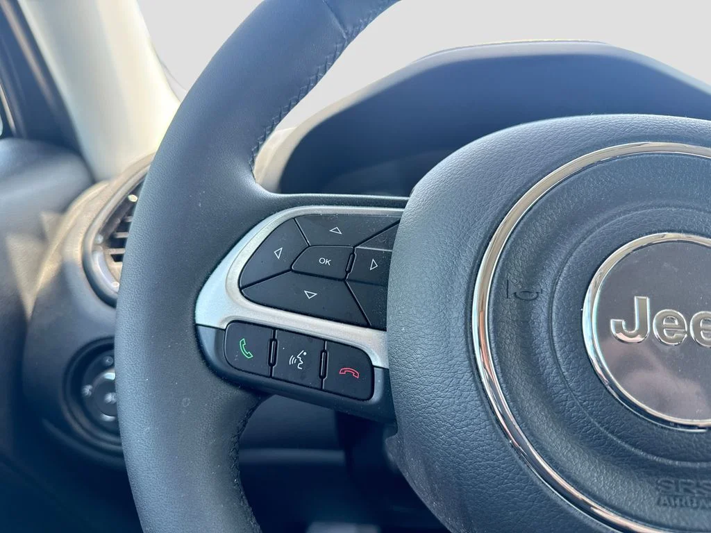 Used 2023 Gray Jeep Altitude image 15