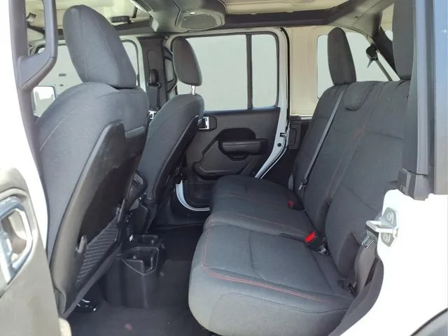Used 2025  Jeep Rubicon image 20