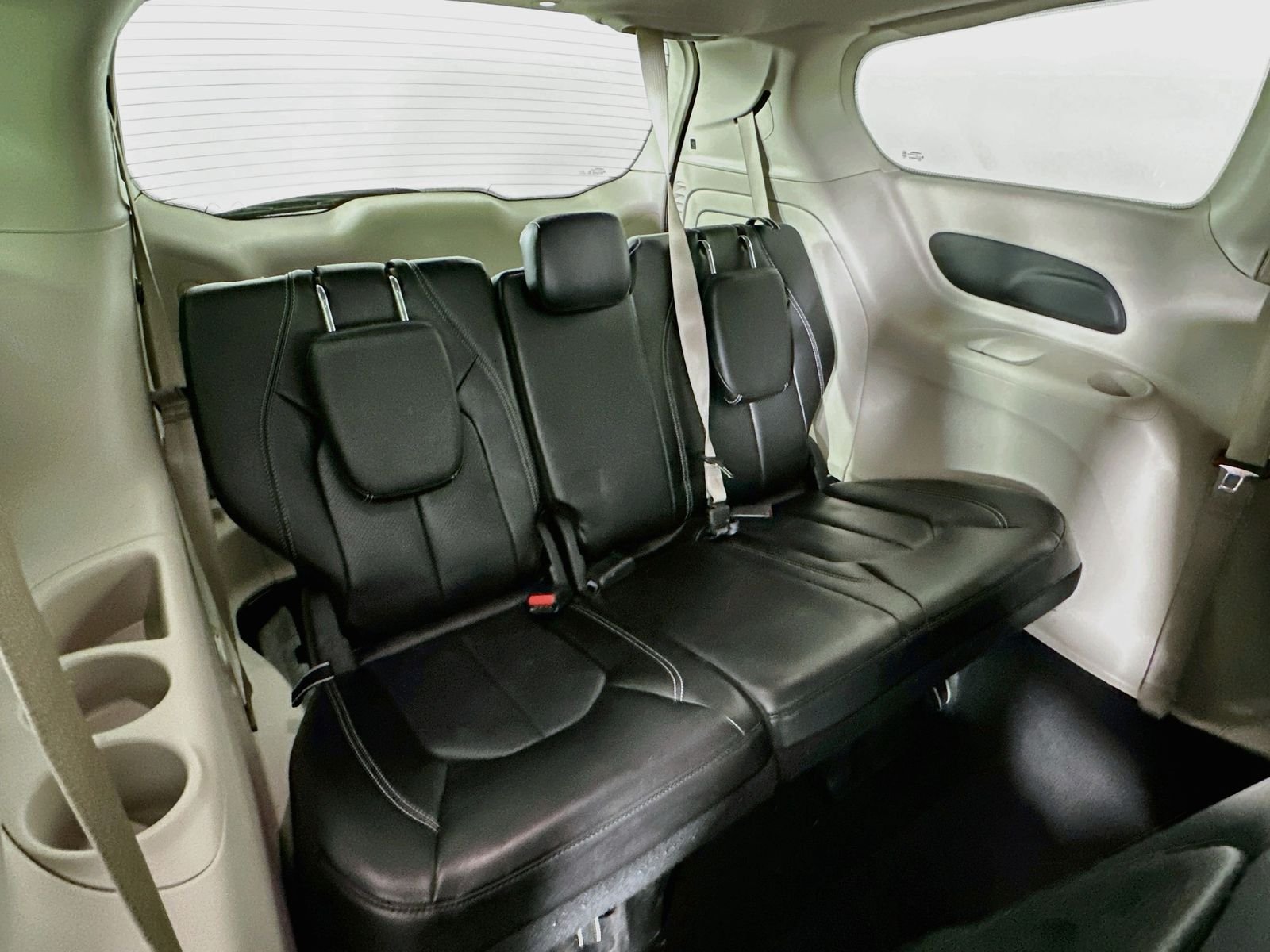 Used 2023 Silver Mist Clearcoat Chrysler Touring L image 27