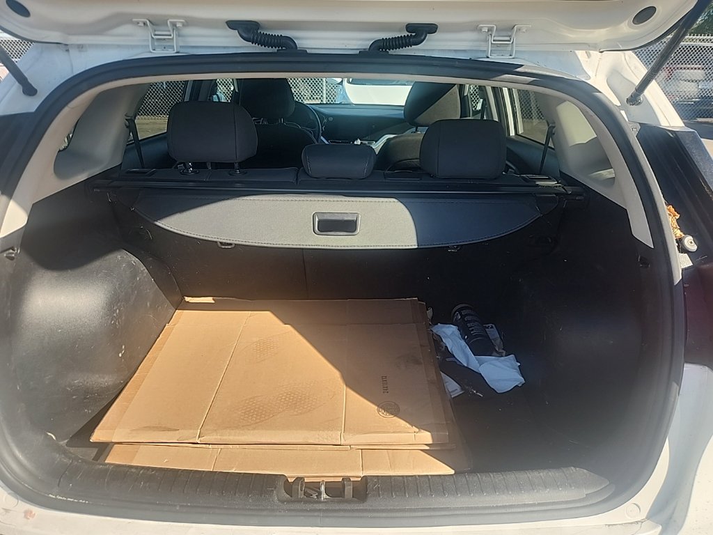 Used 2022 White Kia LX image 17