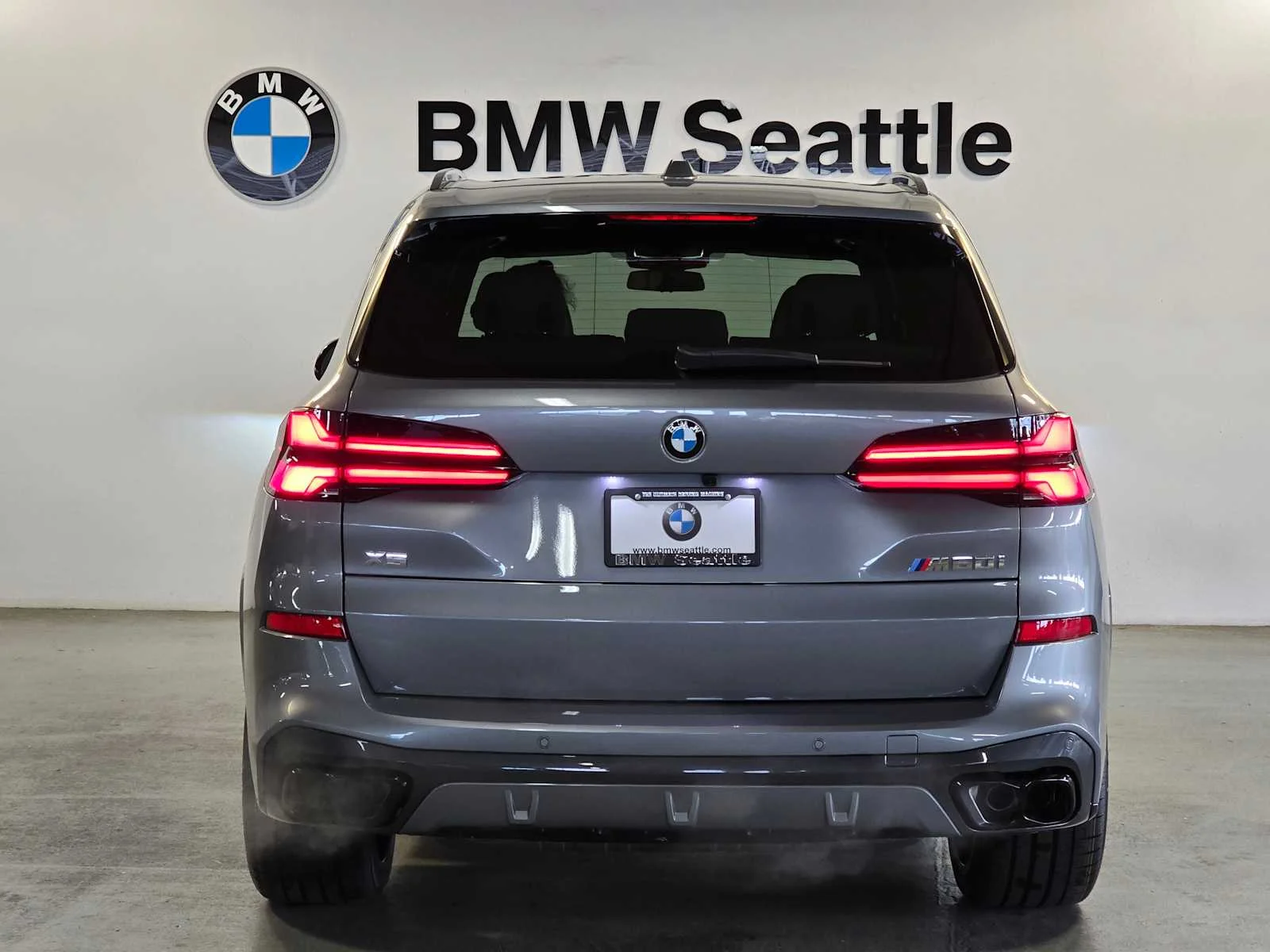 New 2026 Skyscraper Grey Metallic BMW M60i image 5