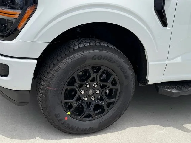 New 2026 Oxford White Ford XLT image 4