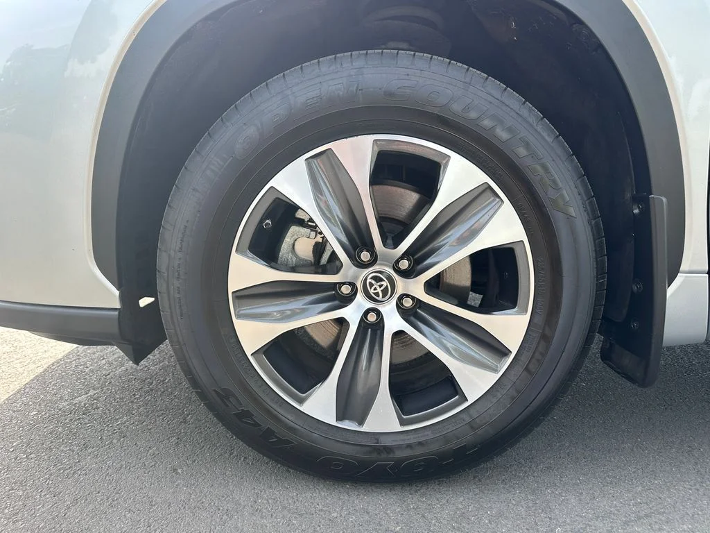 Used 2023 Silver Toyota XLE image 12
