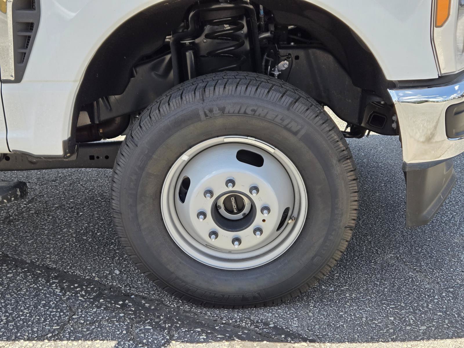 New 2026 Oxford White FORD F-350® XL image 5