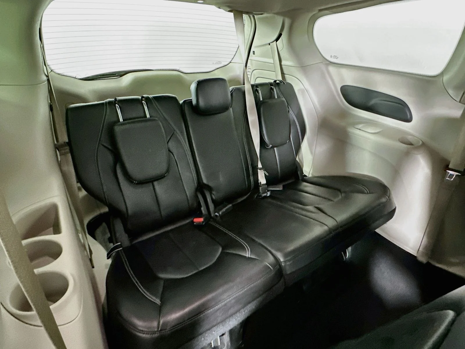 Used 2023 Silver Mist Clearcoat Chrysler Touring L image 27