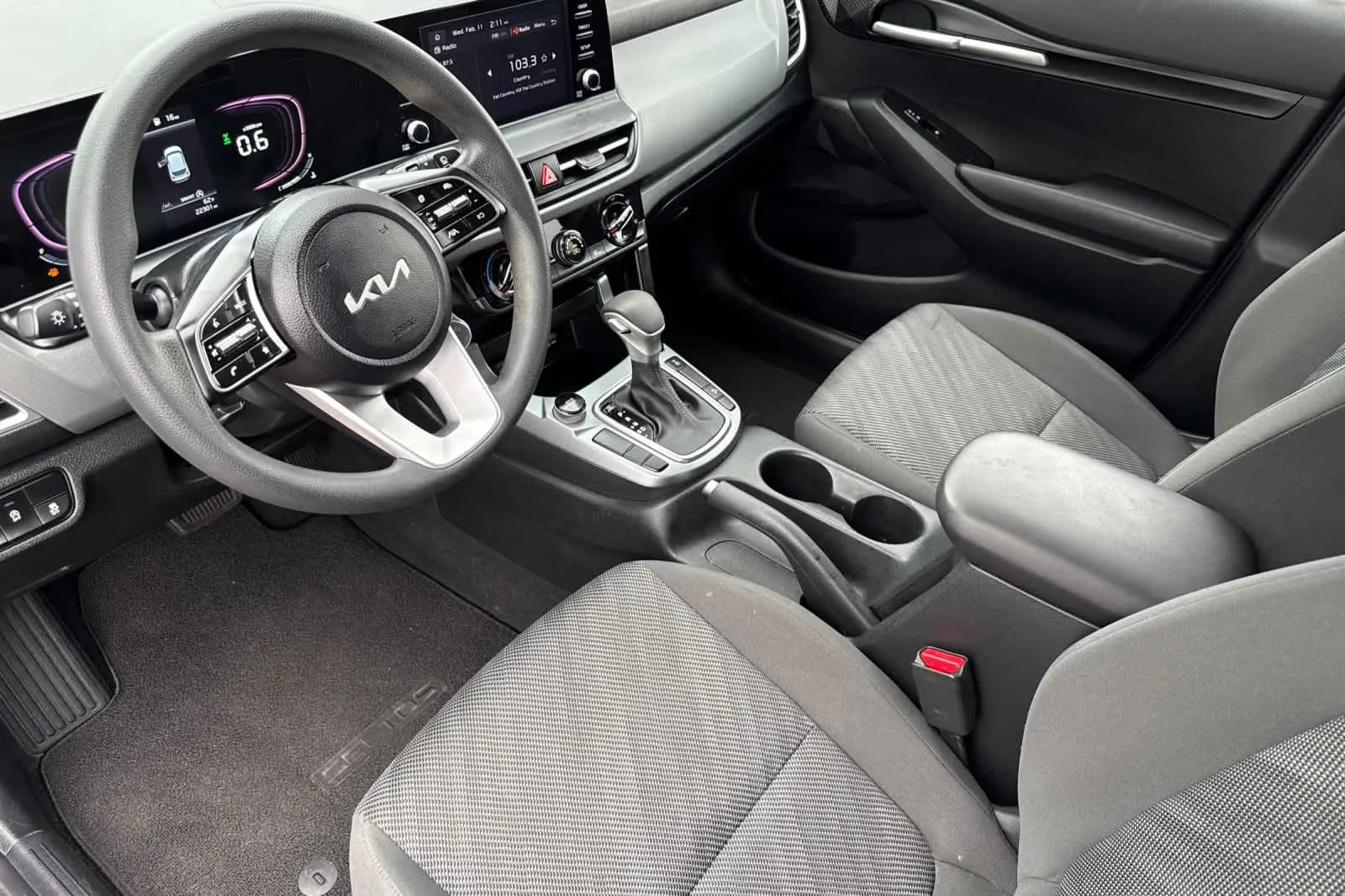 Used 2024 Snow White Pearl Kia LX image 10