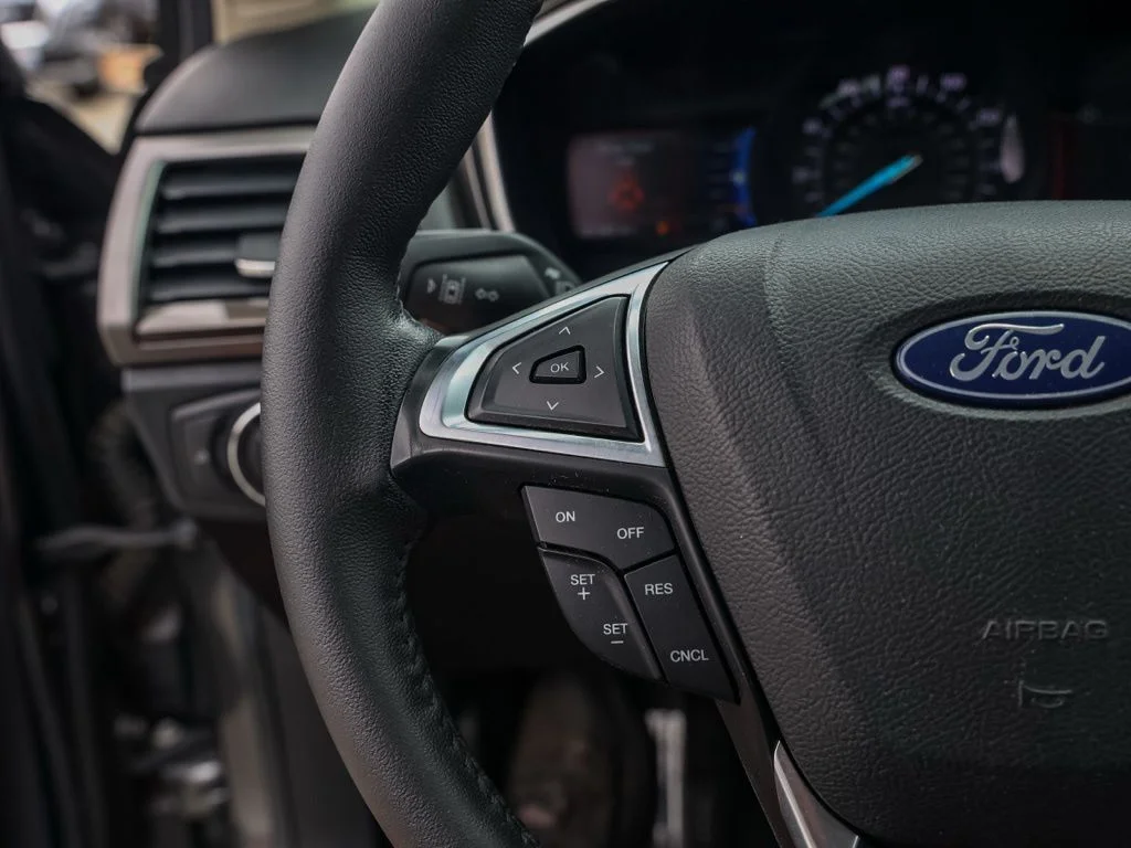 Used 2020 Gray Ford SEL image 24