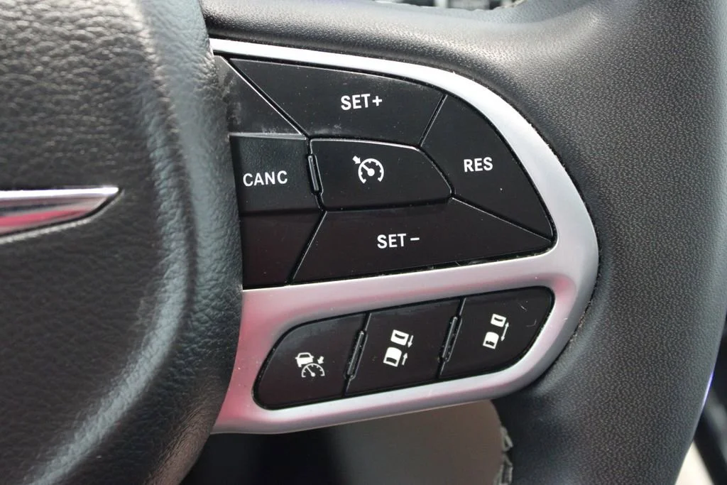 Used 2023 White Chrysler Touring L image 23