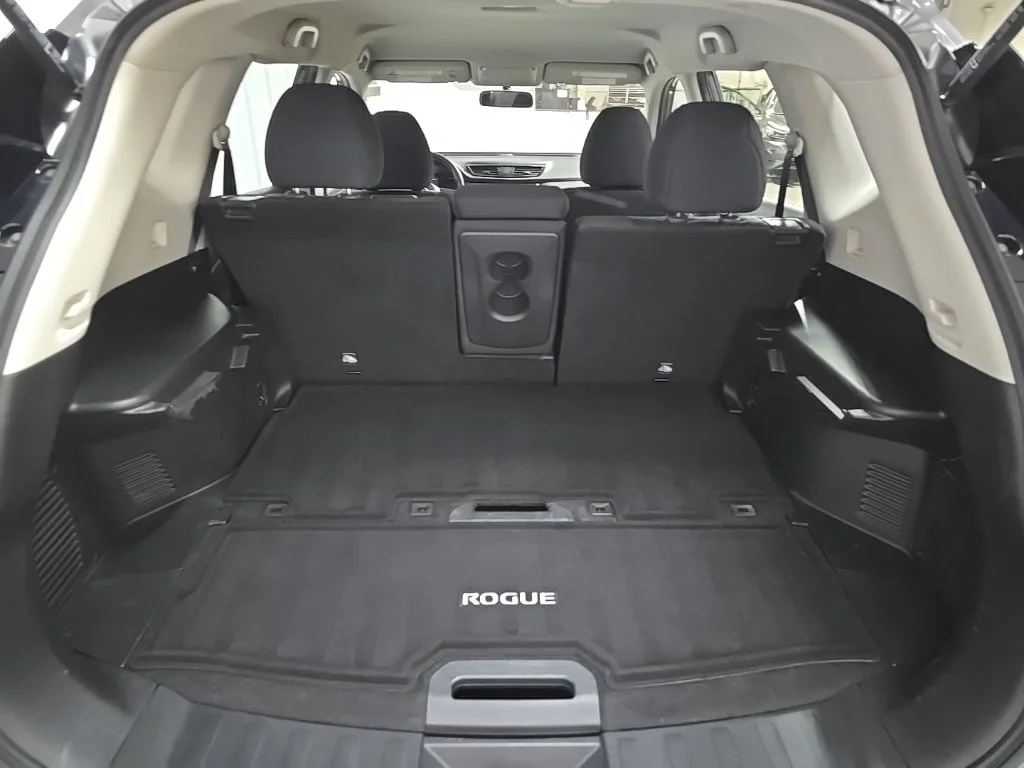 Used 2018 Gray Nissan S image 11