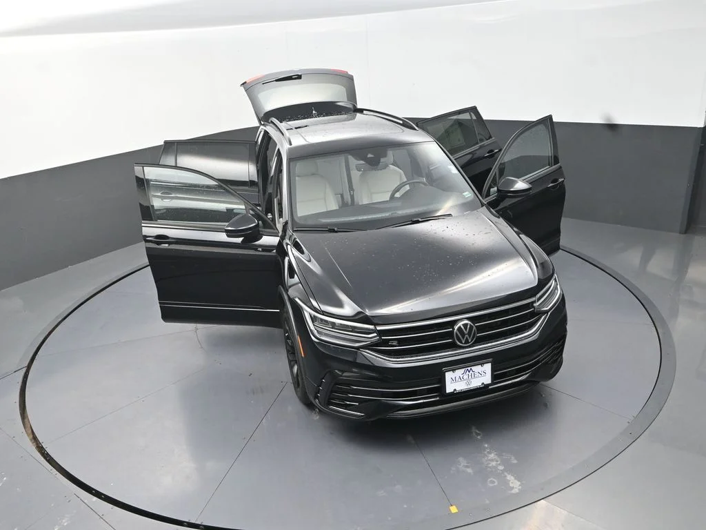 Used 2024 Black Volkswagen 2.0T SE R-Line Black image 30