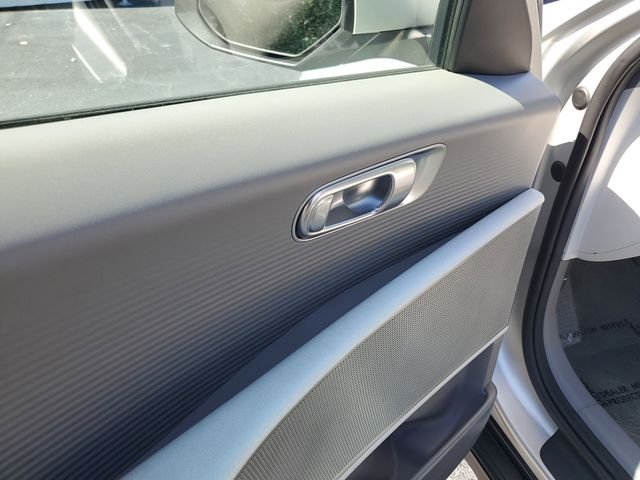 Used 2023 Gold Hyundai SEL image 10