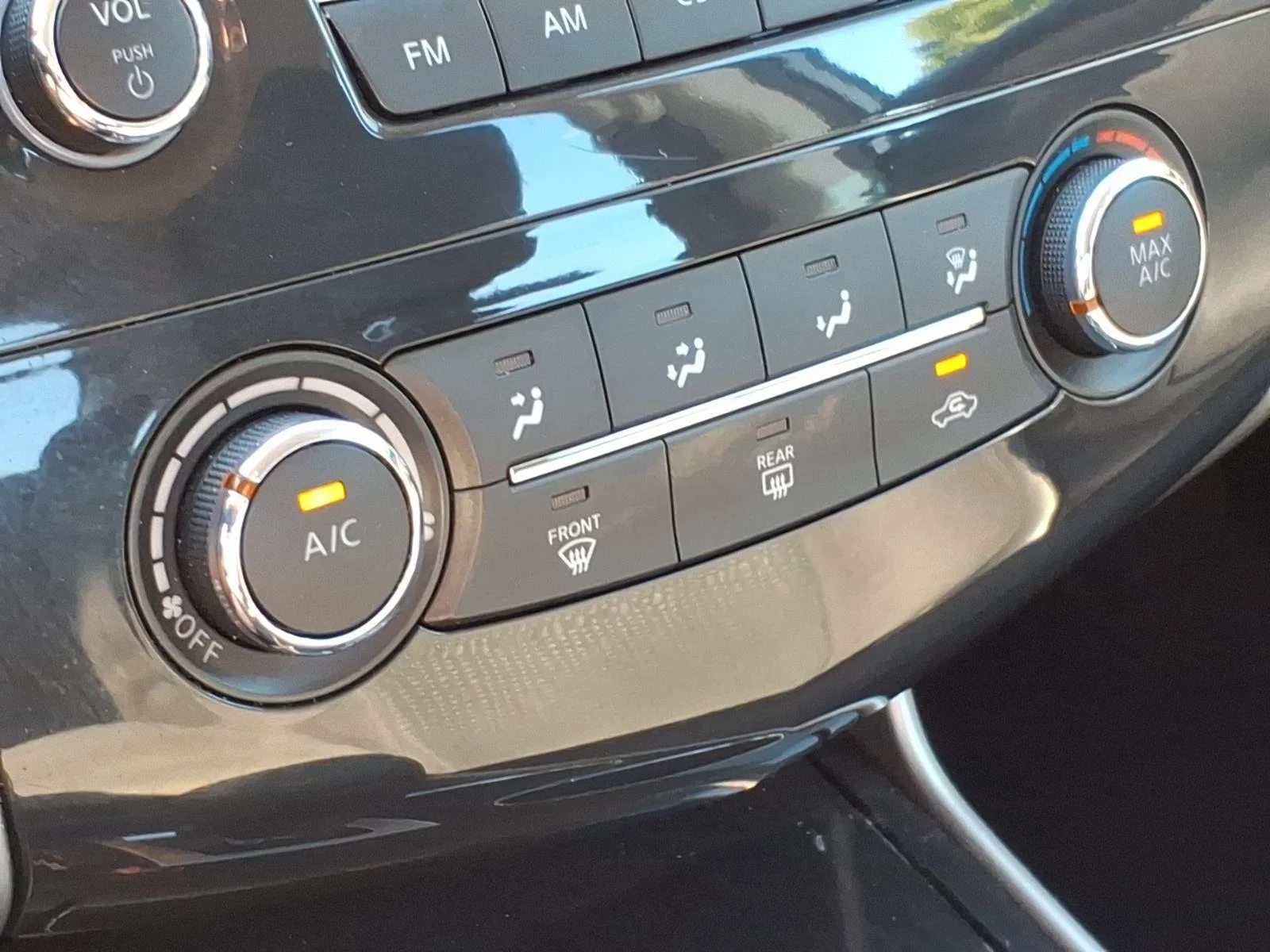 Used 2014 Gun Metallic Nissan 2.5 S image 17