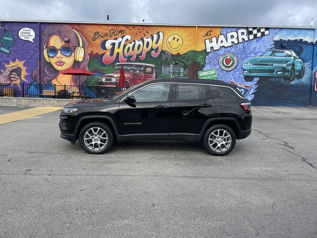 Used 2023 Black Jeep Latitude Lux image 2