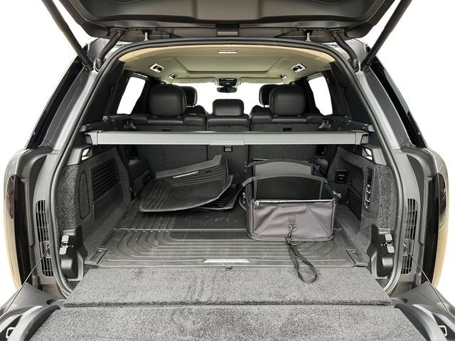 New 2026 Eiger Grey Land Rover SE image 18