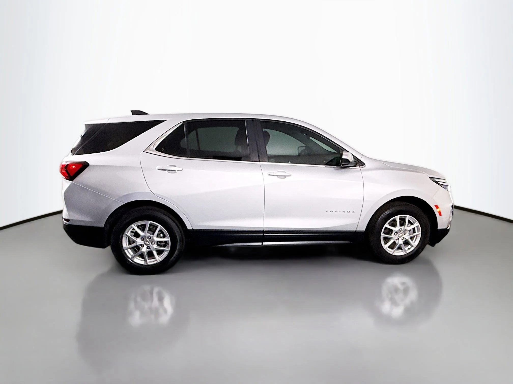 Used 2022 Silver Ice Metallic Chevrolet LT image 8