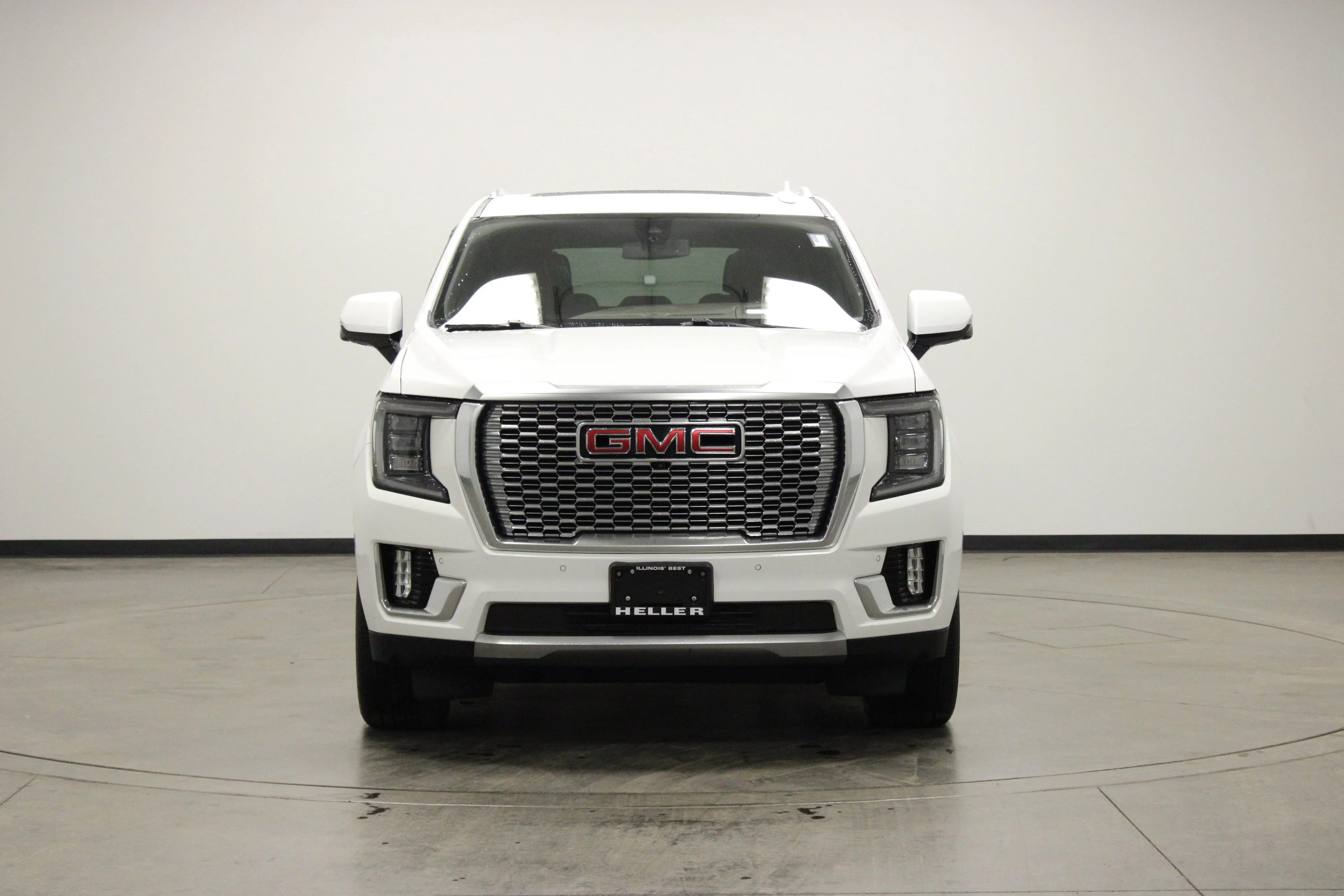 Used 2022 Summit White GMC Denali image 3