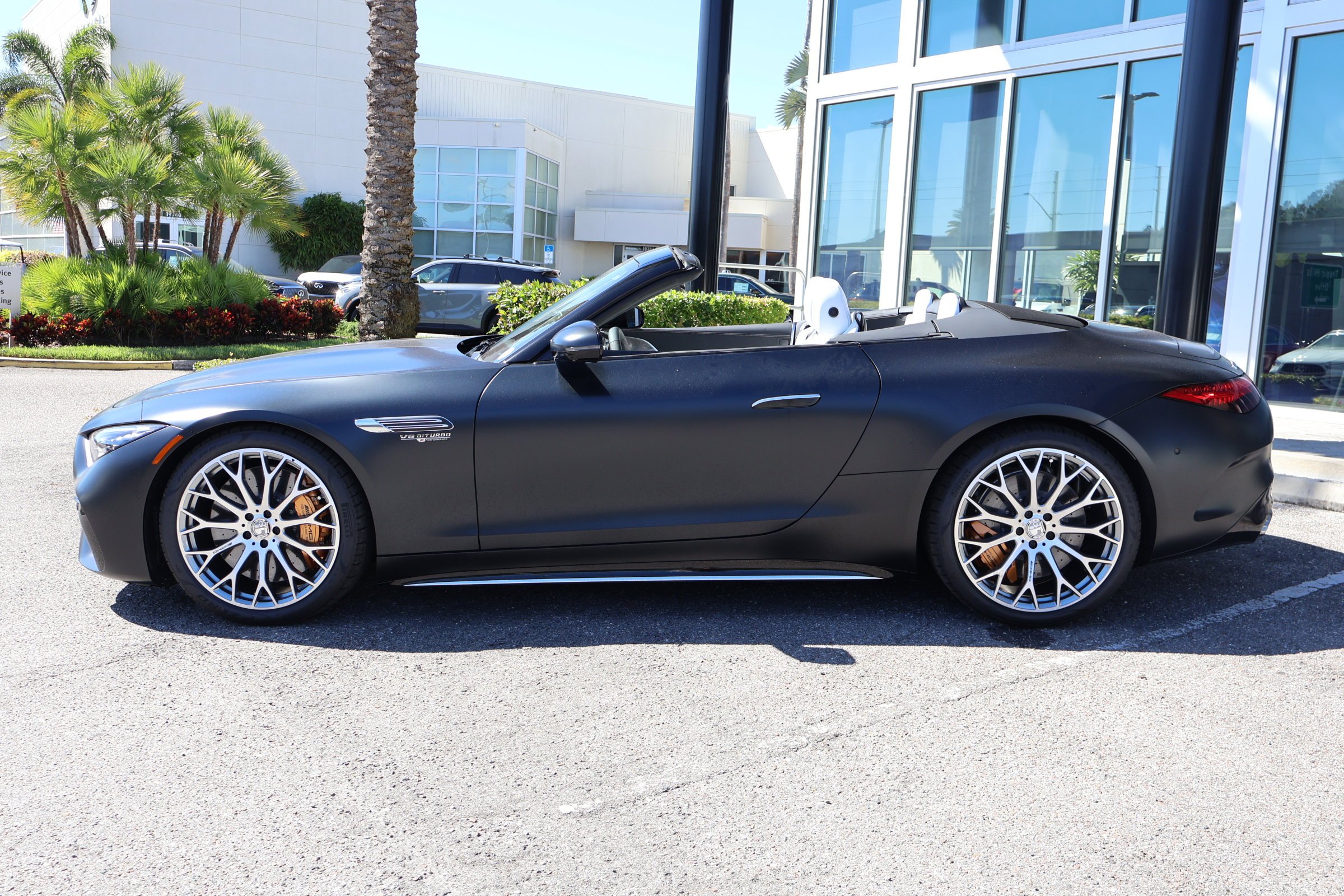 New 2026 MANUFAKTUR Night Black Magno Mercedes-Benz AMG® SL 63 S E Performance image 4