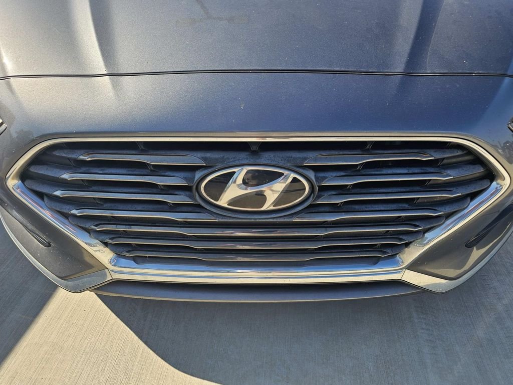Used 2019 Gray Hyundai SE image 6