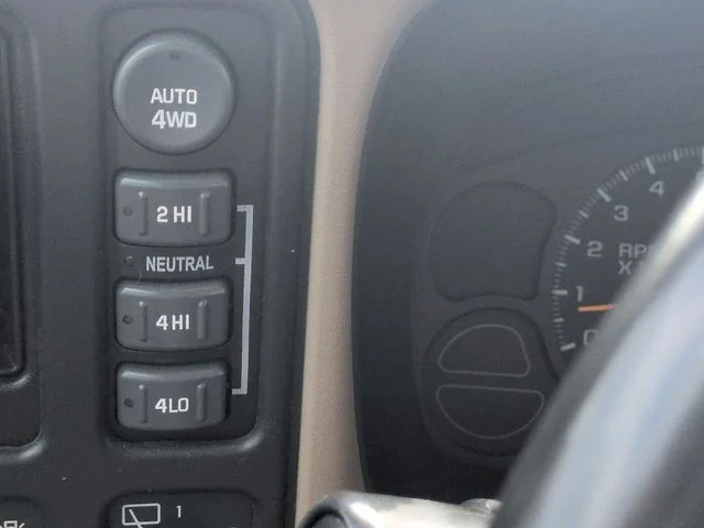 Used 2003 Light Pewter Metallic Chevrolet LT image 22