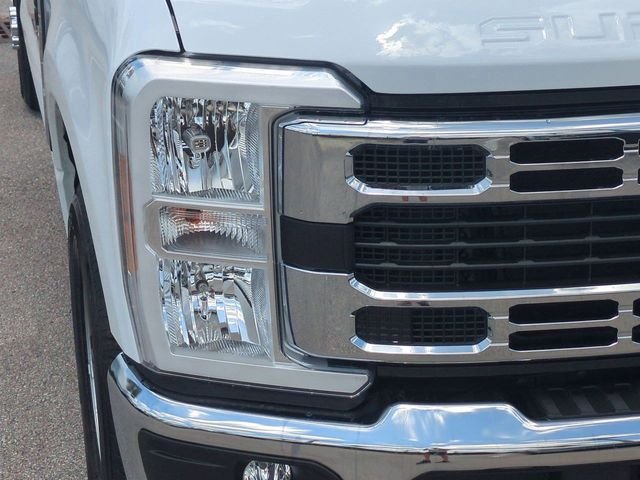 2025 Ford F-350 Super Duty Chassis Cab XL - Photo 10
