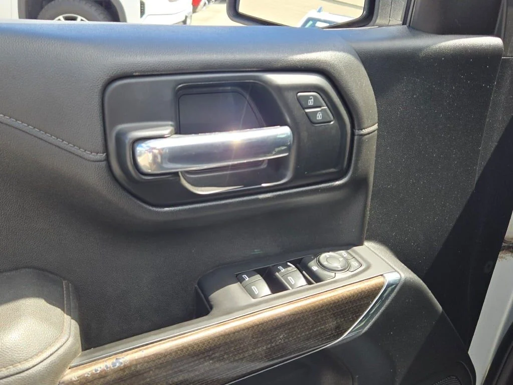 Used 2021 Silver Chevrolet LT image 22