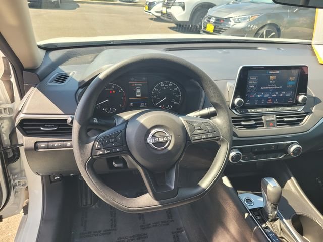 Used 2025 White Nissan 2.5 S image 30