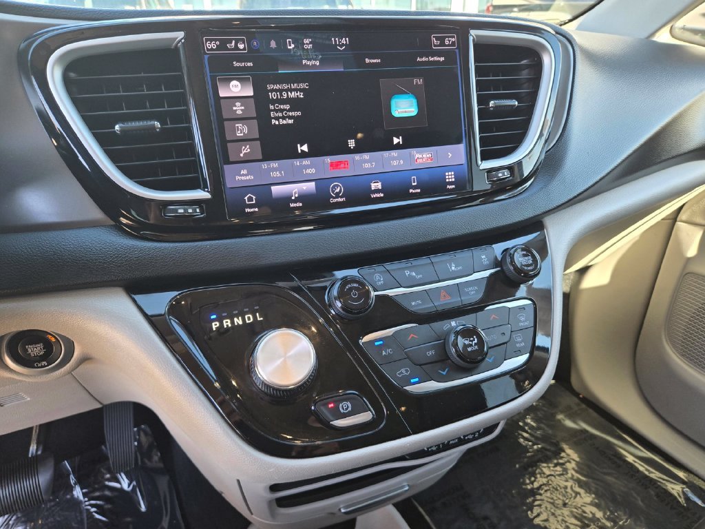 Used 2023 Black Chrysler Touring L image 19