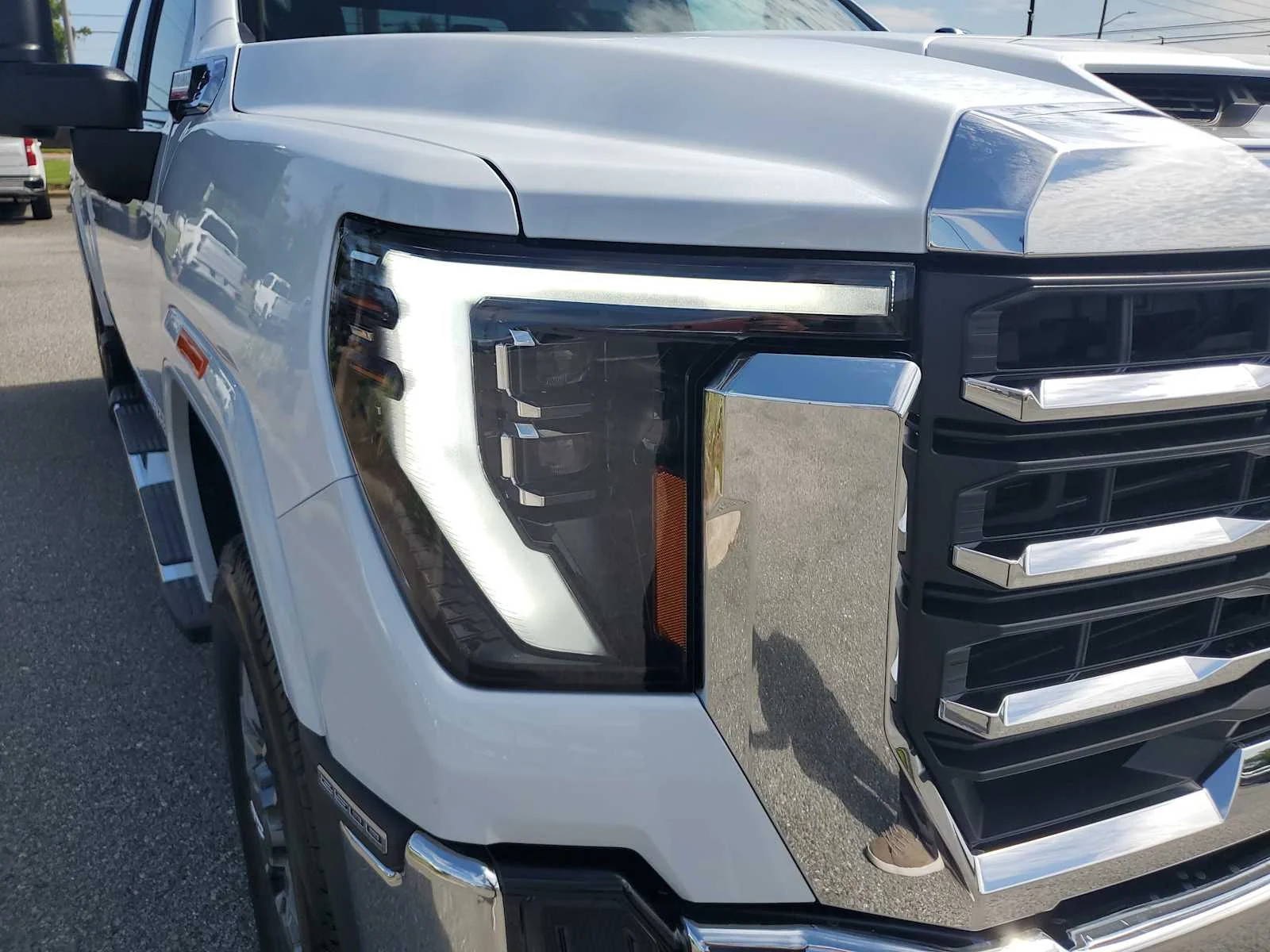 New 2026 Glacier White Tricoat GMC SLT image 13