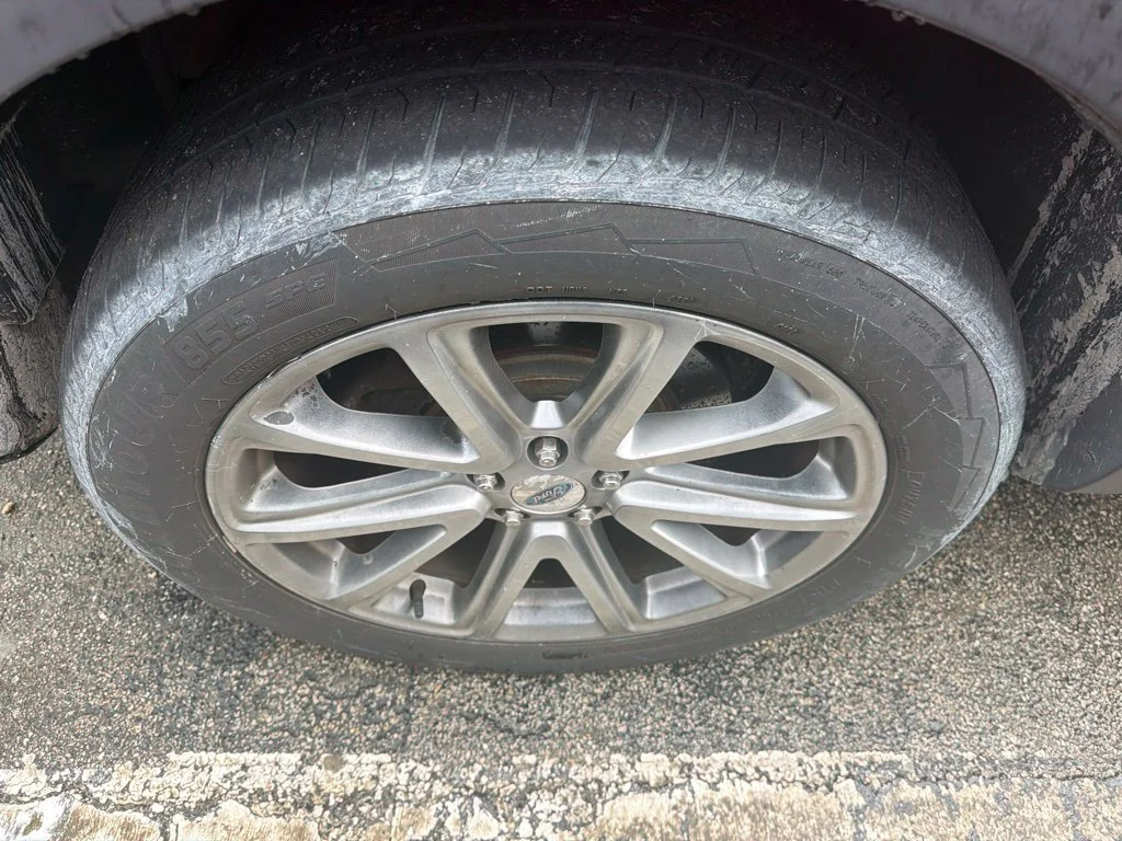 Used 2016 Red Ford Limited image 9