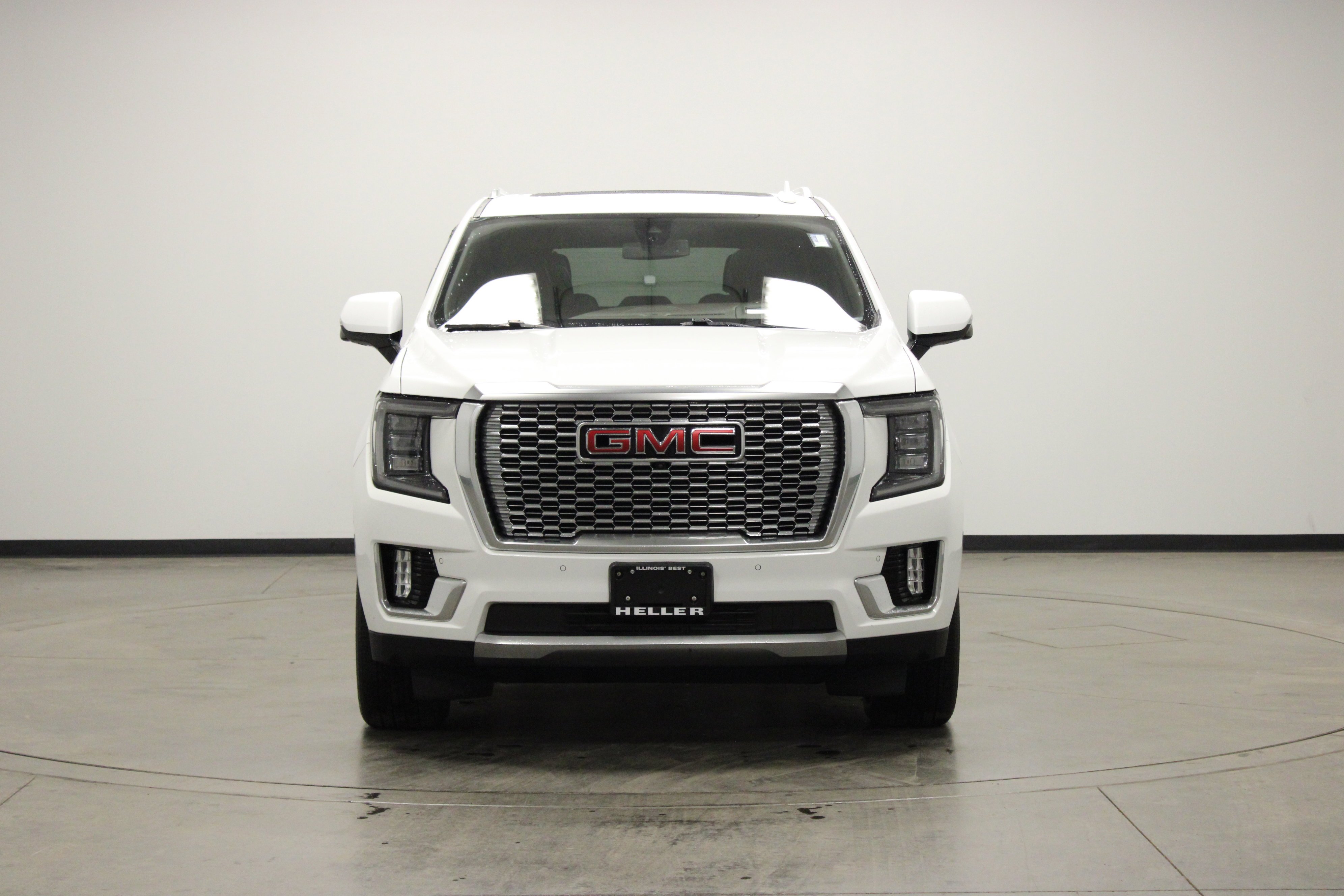 Used 2022 Summit White GMC Denali image 3