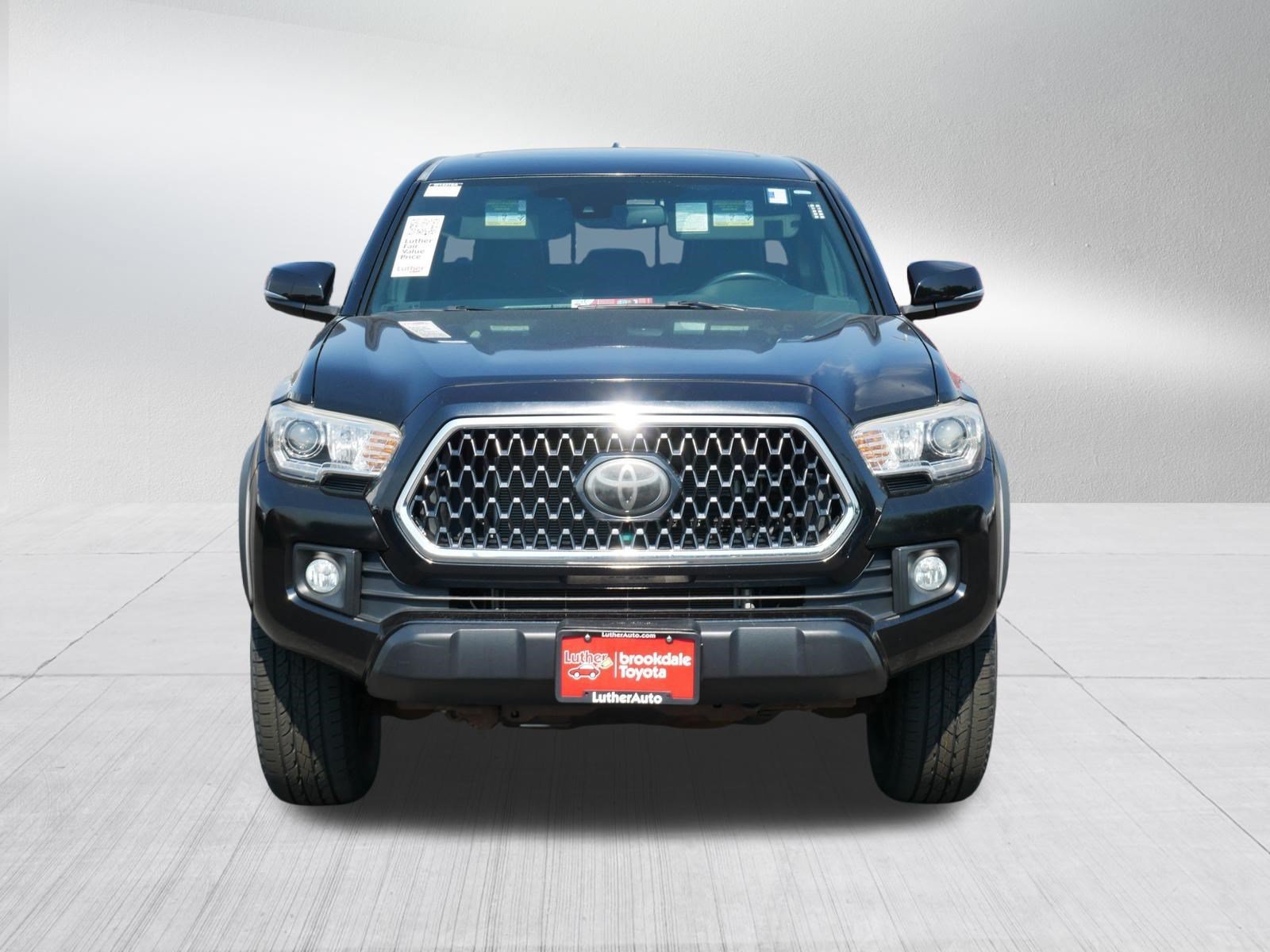 Certified 2018 Toyota Tacoma TRD Off Road with VIN 5TFCZ5AN7JX130179 for sale in Brooklyn Center, Minnesota